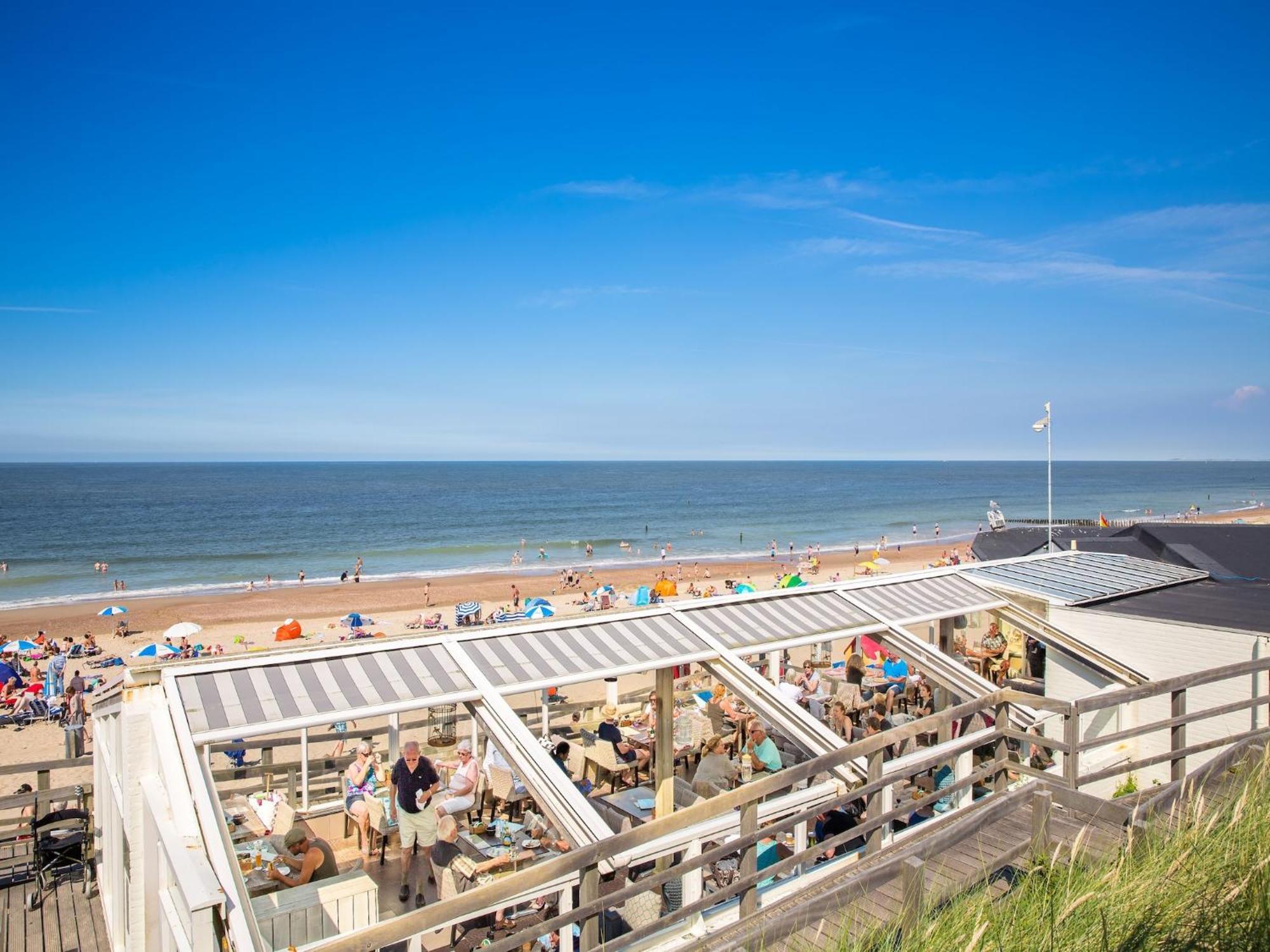 Appartement With Ac And Washing Machine, On A 200 M From The Sea